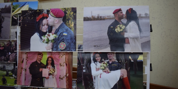 В Николаеве открылась выставка фотографий нацгвардейца Виталия Маркива (ФОТО)