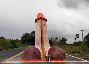 Чтобы призвать дождь: в тайском поселке на дороге изваяли фаллос (ФОТО)
