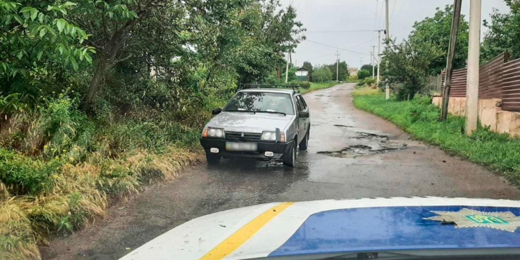 На Николаевщине пьяные близнецы спровоцировали ДТП и отобрали машину у жителя Южноукраинска (ФОТО)