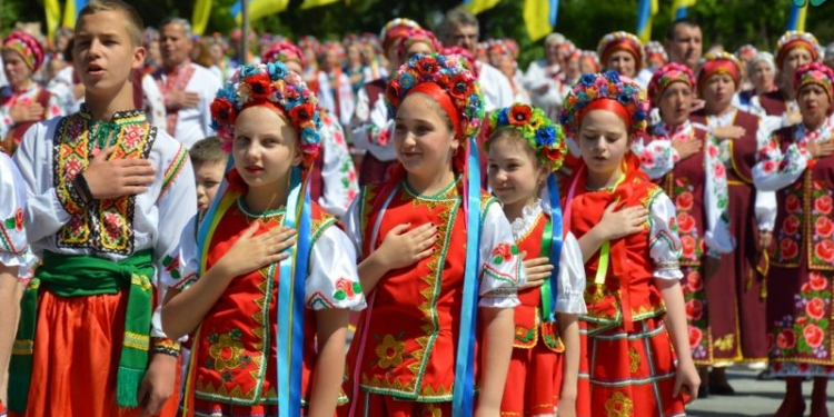 Массовое исполнение Гимна Украины в Николаеве обошлось бюджетам города и области в 57,5 тыс.грн. (ДОКУМЕНТЫ)