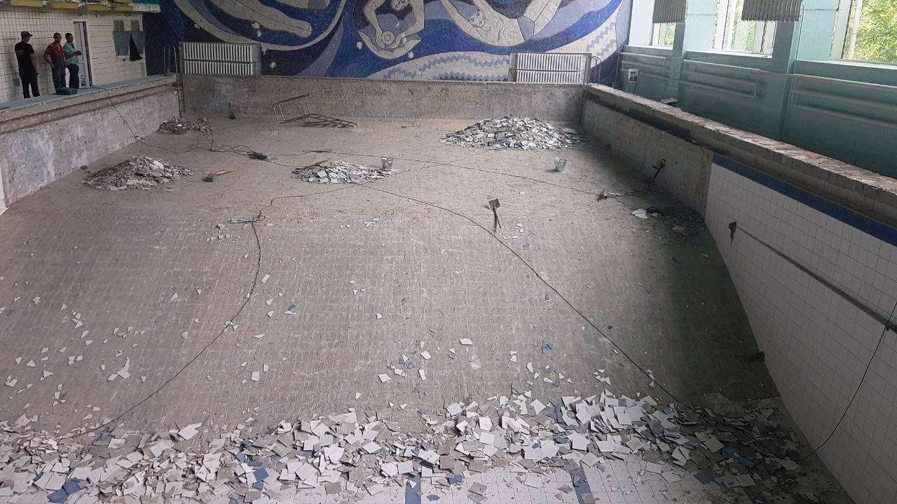 Начался ремонт чаши николаевского бассейна «Зоря» (ФОТО)