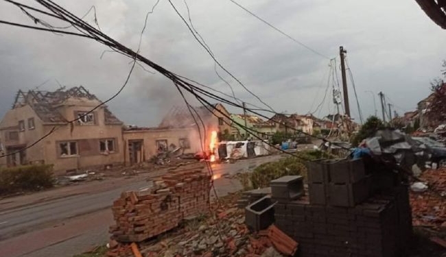 Торнадо в Чехии разрушил 4 села – пострадало 150 человек (ФОТО, ВИДЕО)