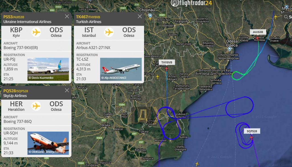 Вчера в Одессе из-за грозы не смогли приземлиться самолеты 1