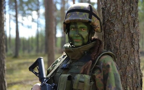 Чтобы привлечь больше женщин в армию: в Финляндии проводят эксперимент по совместному проживанию в одной казарме военнослужащих обоих полов