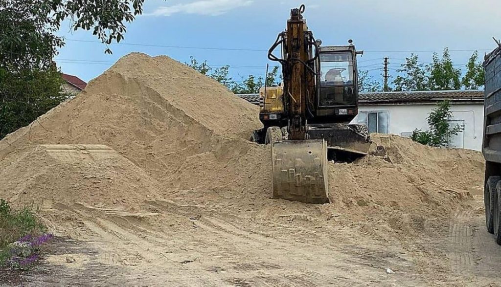 Госэкоинспекция зафиксировала: незаконная добыча песка в Коларово под Николаевом продолжается 1
