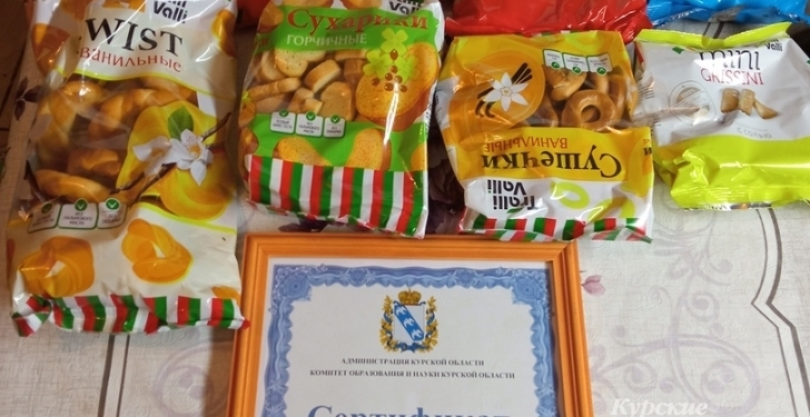 В России лучших учителей  наградили пакетами с  сухарями и сушками. Они говорят, что это не повод для насмешек