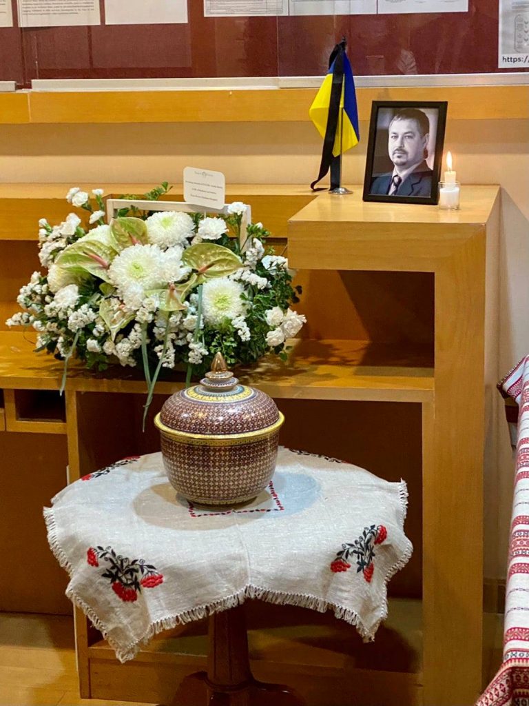 Таиланд передал Украине прах посла - похоронная церемония в буддистском храме длилась неделю (ФОТО) 6 Таиланд передал Украине прах посла - похоронная церемония в буддистском храме длилась неделю (ФОТО) 5
