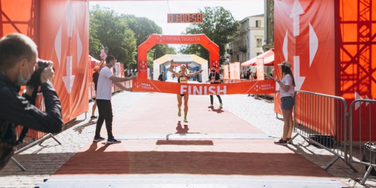 В центре Николаева марафон, на окрестных улицах – пробки