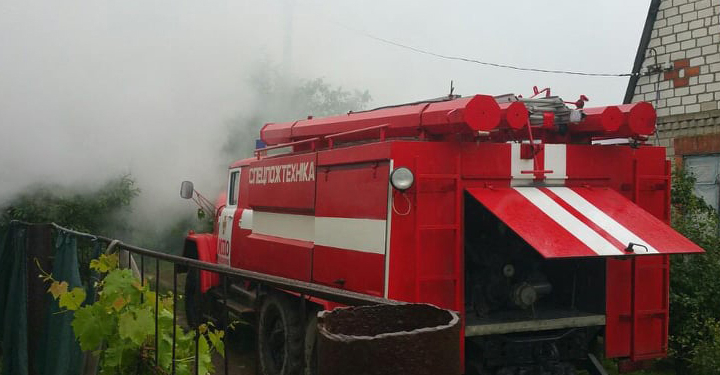 В Лупарево горела дача – осталась без крыши (ФОТО)