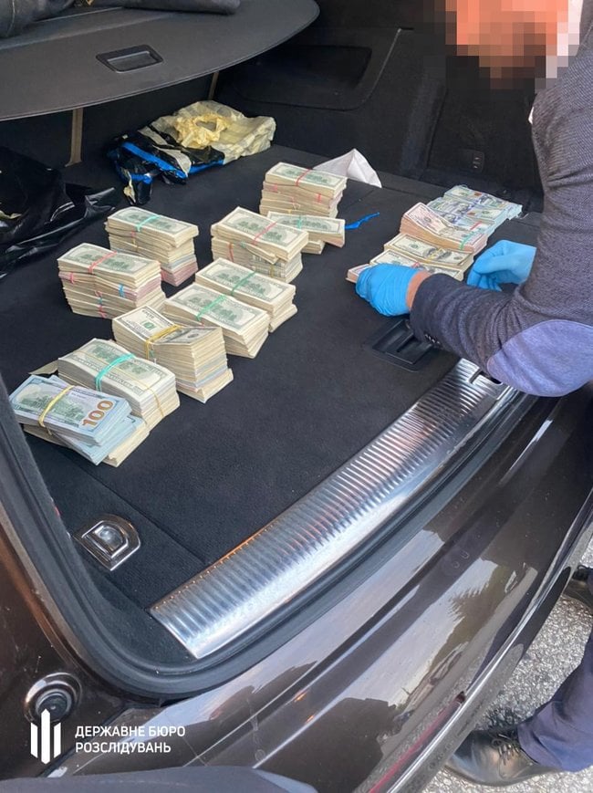 $700 тысяч в багажнике таможенника. Деньги везли в Киев, на пачках сказано - кому и сколько (ФОТО) 7