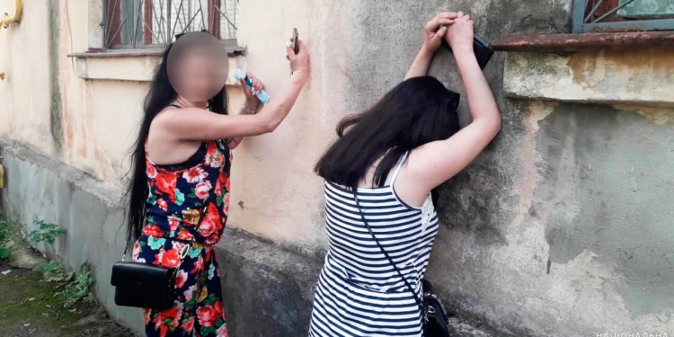 Мошенница, работавшая по схеме “ваш родственник в полиции”, обобрала стариков на 250 тысяч, но от полиции не ушла (ФОТО)