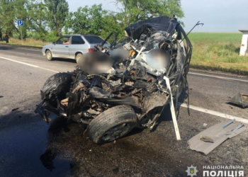 На одесской трассе под Николаевом массовое ДТП: столкнулось 4 автомобиля, двое погибших (ВИДЕО, ФОТО)