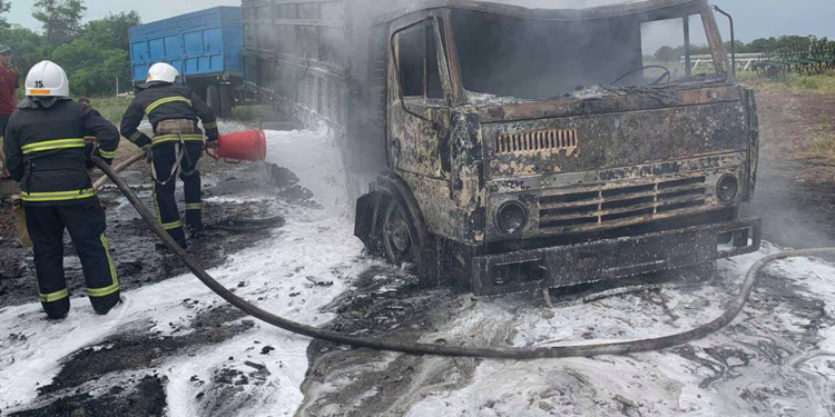 В Вознесенске из-за сварочных работ загорелся КАМАЗ, его владелец с ожогами в больнице (ФОТО)