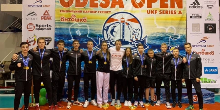Юные каратисты из Николаева добыли на международном турнире в Одессе 44 награды (ФОТО)