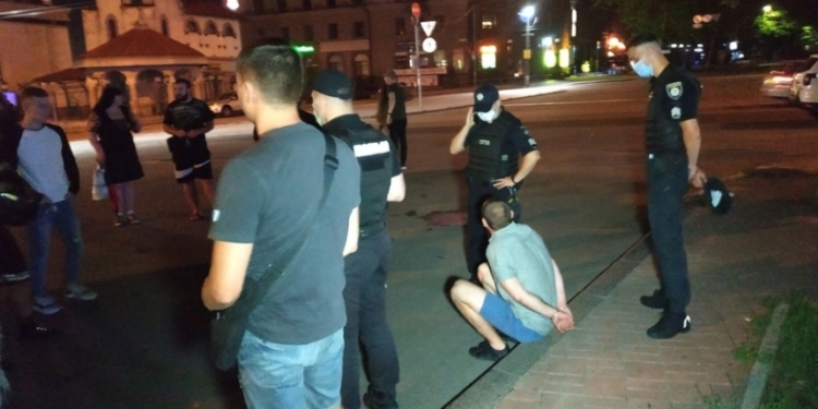 Ночные “разборки”  в центре Николаева завершились стрельбой, двое раненых