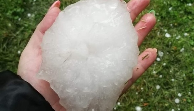 В Польше выпал град размером с ладонь (ФОТО)