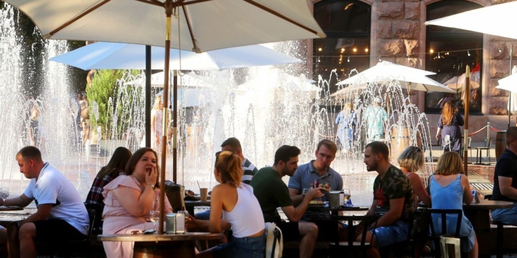 Почему квас и мороженое – не желательны в жару, и что есть-пить, когда все вокруг плавится от зноя