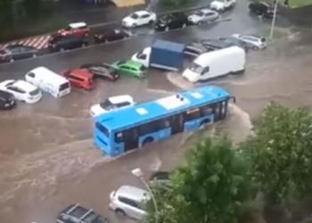 Тропический ливень в Москве. Затопило метро, маркеты и 1-й этаж “Останкино” (ВИДЕО)