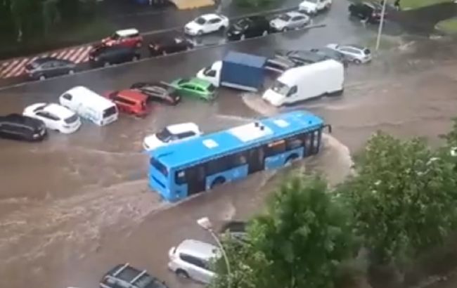 Тропический ливень в Москве. Затопило метро, маркеты и 1-й этаж "Останкино" (ВИДЕО) 1