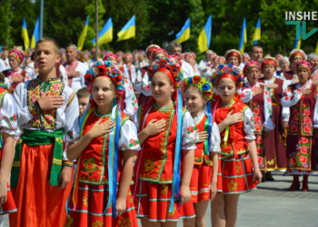 В Николаеве 100 хоров спели гимн Украины на Соборной площади (ВИДЕО и ФОТО)