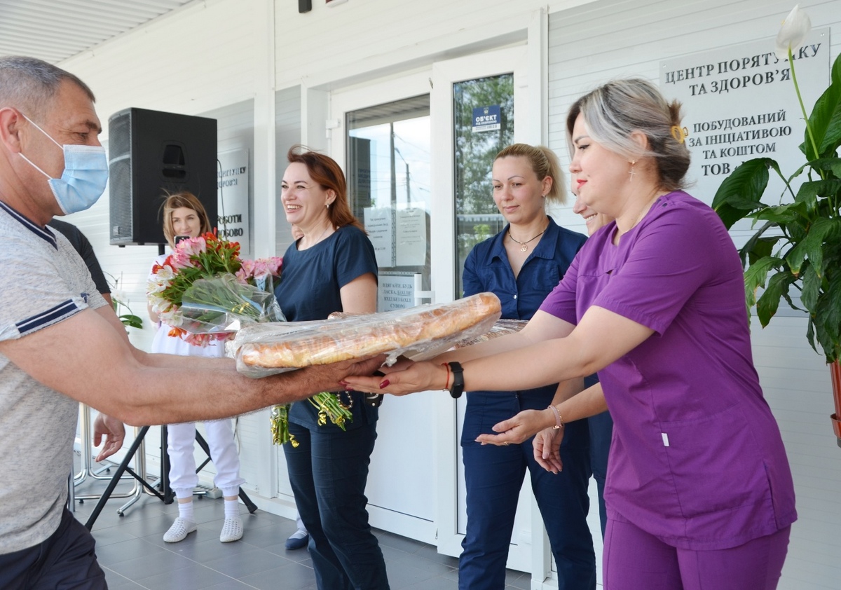 НГЗ поздравил с Днем медработника персонал построенной за средства завода «антиковидной» клиники (ФОТО)