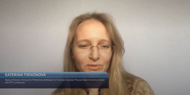 Готовят к публичной деятельности, выводят на первые роли. В РФ на форуме засветили дочерей Путина (ФОТО)