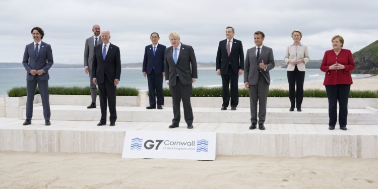 Из-за сепаратизма и географии. На встрече лидеров G7 Джонсон поссорился с Макроном