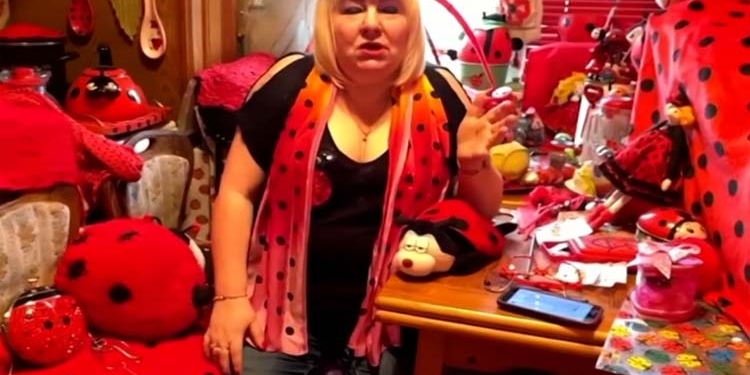 Двадцать тысяч: любительница божьих коровок из Днепра установила новый мировой рекорд Гинесса (ВИДЕО)