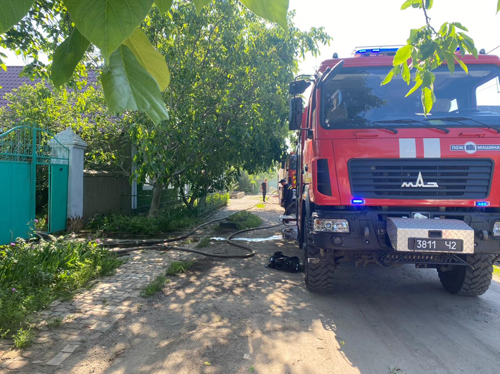 В Николаеве тушили жилой дом - причиной пожара стала неаккуратность (ФОТО) 1