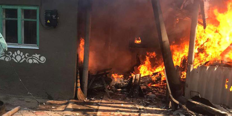 В Николаеве тушили жилой дом – причиной пожара стала неаккуратность (ФОТО)