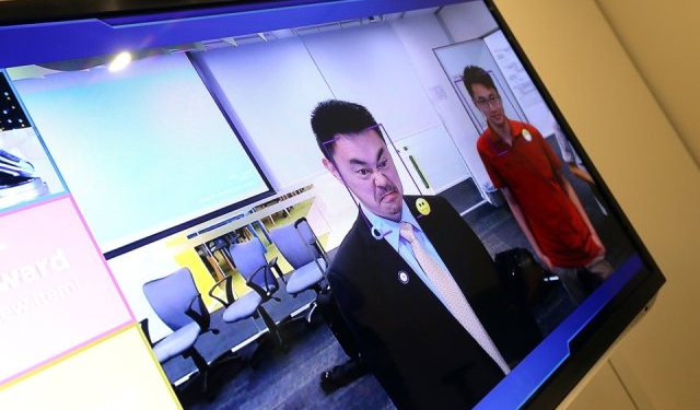 Canon установил в своих офисах в Китае камеры, которые пропускают только улыбающихся сотрудников