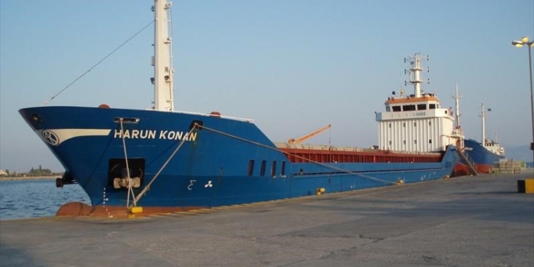 В Херсонской области на реке сел на мель турецкий сухогруз