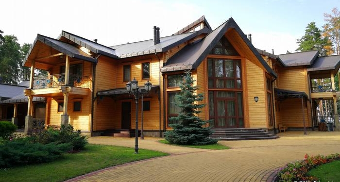 Резиденцию беглого Януковича отдали в управление частной компании