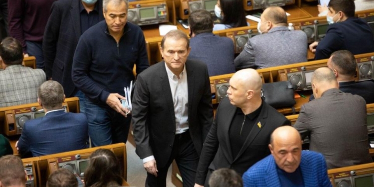 Медведчук первым еще в 90-х купил должность в парламенте, – Данилов