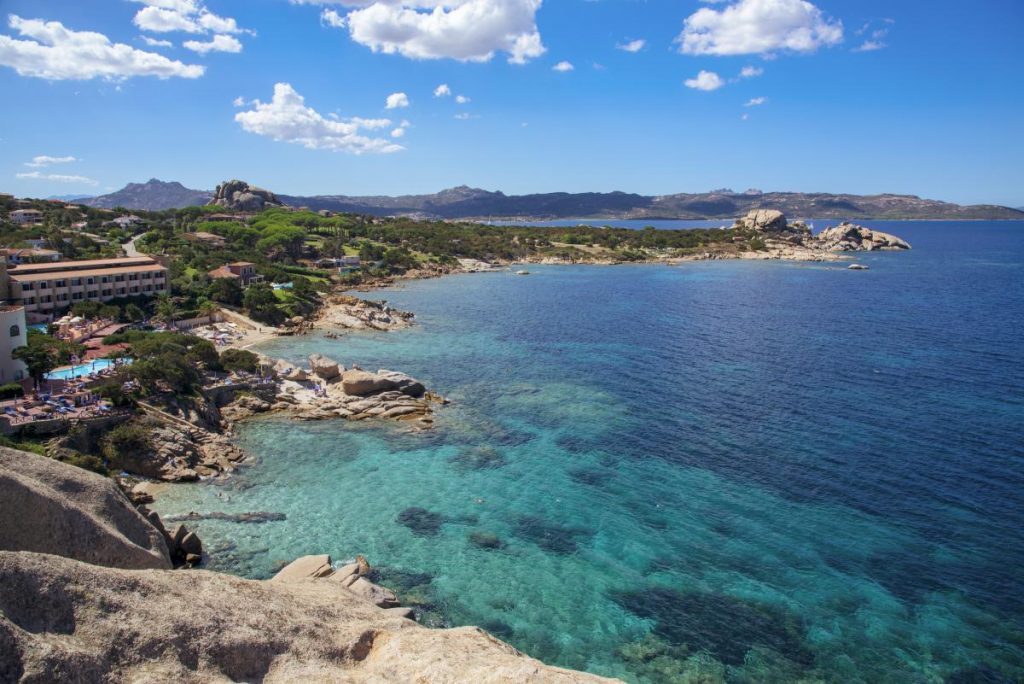 На Сардинии массово штрафуют туристов - за кражу песка с пляжа (ФОТО) 1