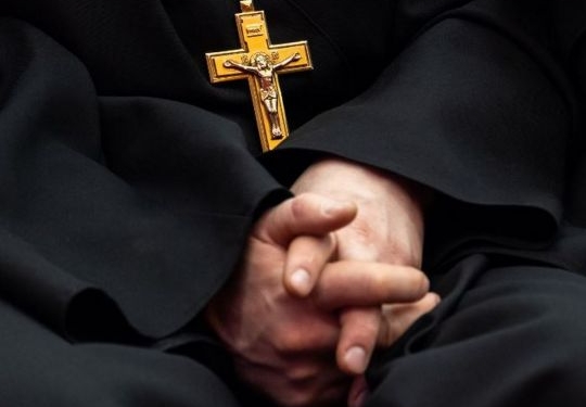 На Волыни задержали священника в лосинах, женской кофте и балетках (ВИДЕО)