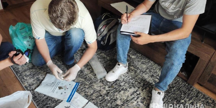 В Николаеве задержали закладчика – закладывал много и разное (ФОТО)