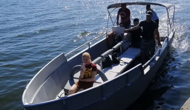 Первый рейс сделал речной трамвайчик под флагом ОТГ: из Новой Богдановки в Николаев (ВИДЕО)