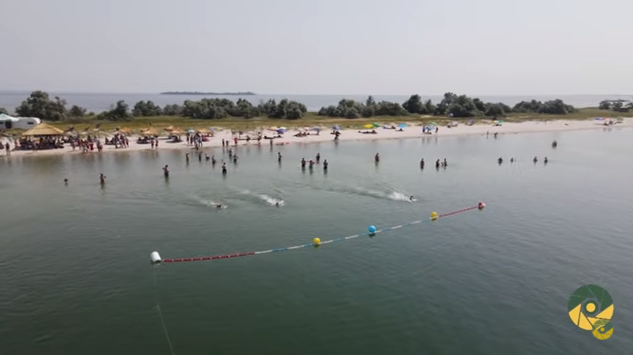 «Плавання Нескорених»: на Кинбурне прошли традиционные соревнования, посвященные памяти погибших очаковских «морских котиков» (ВИДЕО)