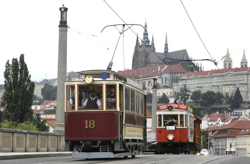 В Праге прошел парад старинных трамваев (ФОТО) 5