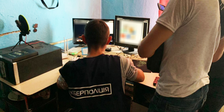 На Николаевщине ликвидировали группу онлайн-мошенников, которые продавали несуществующую одежду и обувь в соцсетях (ФОТО)