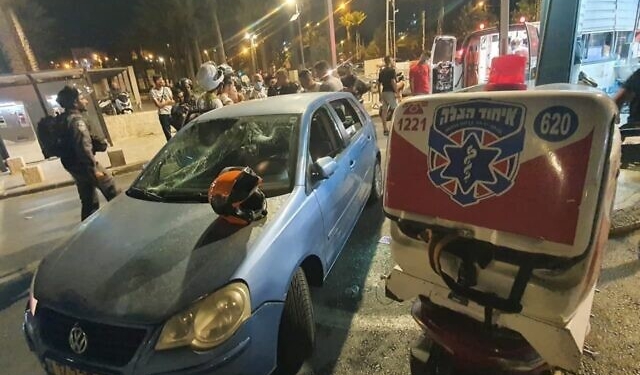 Столкновения на Храмовой горе в Иерусалиме: палестинцы забросали полицейских камнями