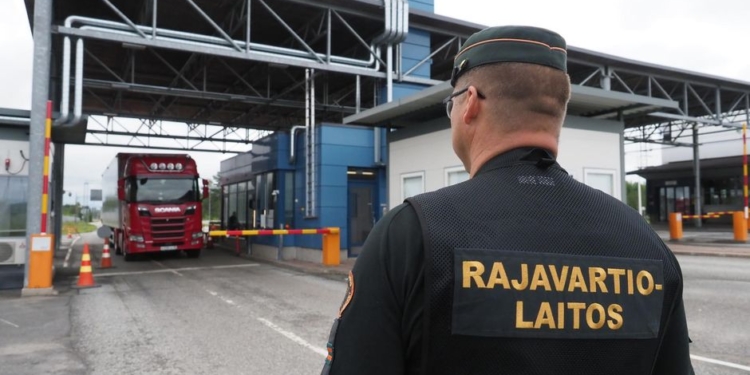 Все-таки дельта-штамм: около 400 финских футбольных фанатов «привезли» домой из России коронавирус