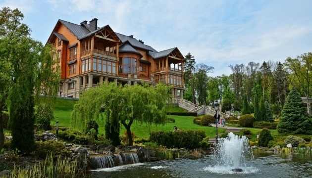 За «Межигорье»: НАБУ и САП ходатайствуют об аресте Януковича и его сына