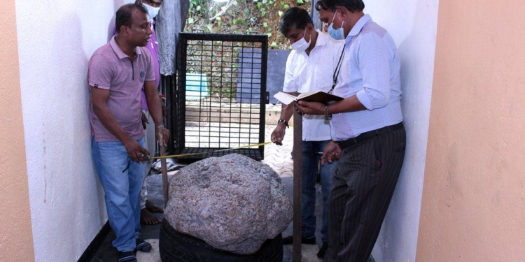 На Шри-Ланке копали колодец, а откопали крупнейшее в мире сапфировое скопление предварительной стоимостью $100 млн.