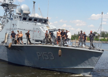 На Николаевском судостроительном заводе после докового ремонта спустили на воду «Геническ» и «Прилуки» (ФОТО)