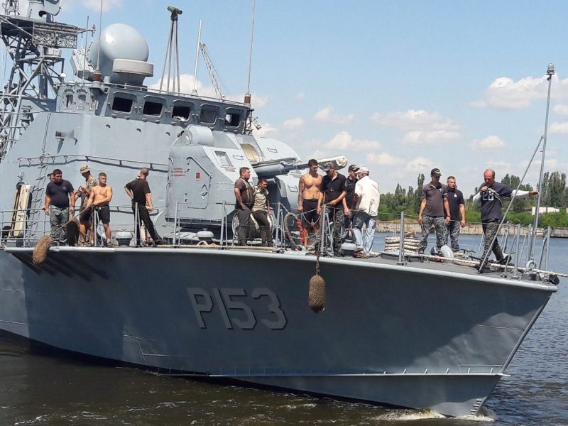 На Николаевском судостроительном заводе после докового ремонта спустили на воду «Геническ» и «Прилуки» (ФОТО)