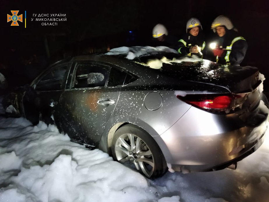 В Николаеве ночью сгорела Mazda 1