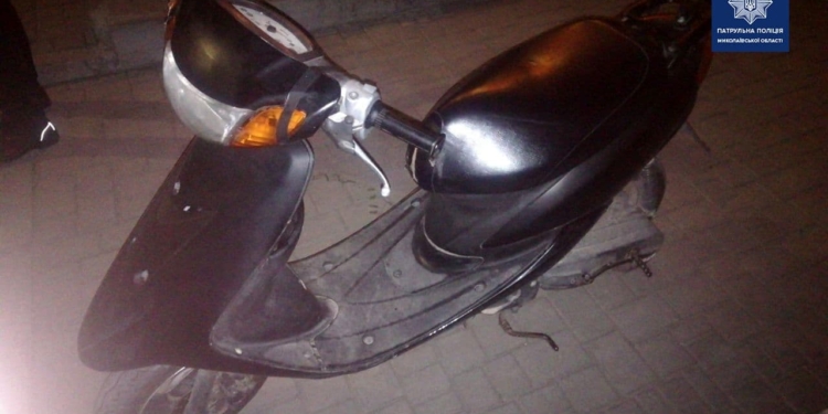 В Николаеве патрульные поймали пьяного мужчину на мопеде (ФОТО)