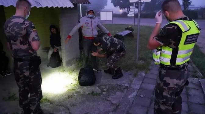 Литовская армия начала устанавливать на границе с Беларусью колючую проволоку